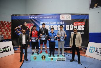 Geleceğin güreşçileri yetişiyor