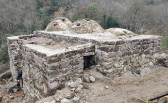 Sezer, restorasyon çalışmalarını inceledi