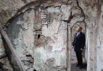 Sezer, restorasyon çalışmalarını inceledi