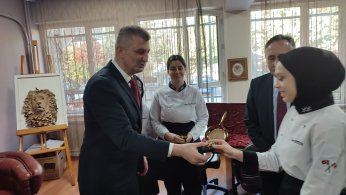 Sezer, şampiyon şefleri tebrik etti