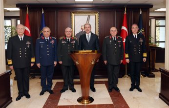 Bakan Akar’dan Donanma Komutanlığı’na ziyaret
