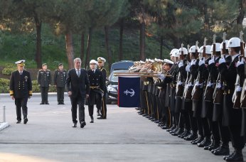 Bakan Akar’dan Donanma Komutanlığı’na ziyaret