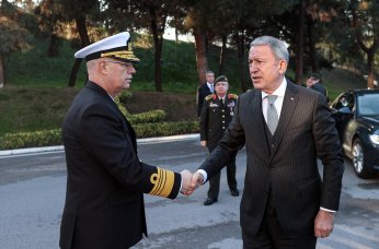 Bakan Akar’dan Donanma Komutanlığı’na ziyaret