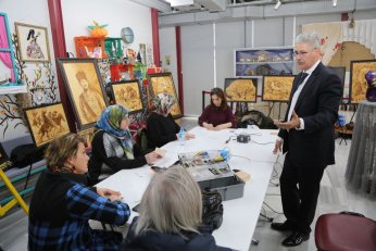 Gölcük’te ahşap yakma sanatı eserleri sergisi