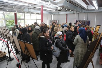 Gölcük’te ahşap yakma sanatı eserleri sergisi