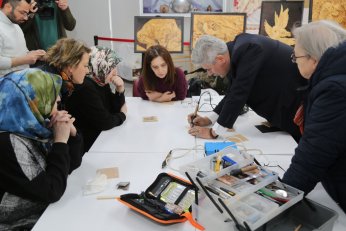 Gölcük’te ahşap yakma sanatı eserleri sergisi
