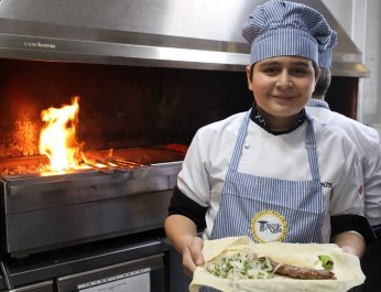 Kebabın püf noktalarını ustalardan öğrendiler