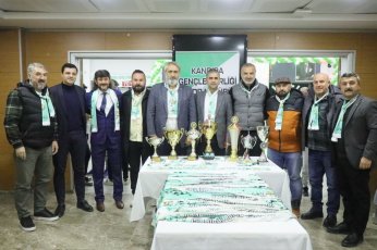 Kandıra Gençlerbirliği şampiyonluğu kutladı