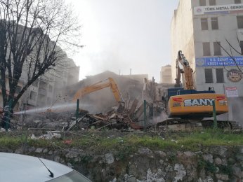 Dönüşümde ilk yıkımlar başladı