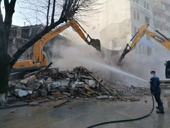 Dönüşümde ilk yıkımlar başladı