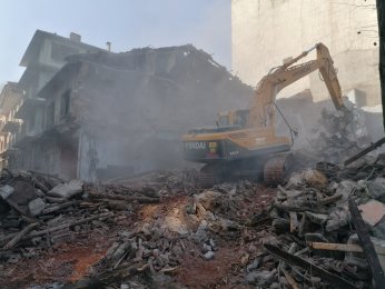 Dönüşümde ilk yıkımlar başladı