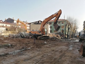 Dönüşümde ilk yıkımlar başladı