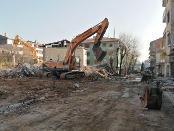 Dönüşümde ilk yıkımlar başladı