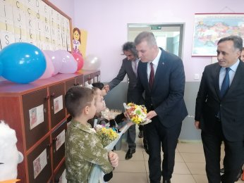 Öğrenciler karne heyecanı yaşadı