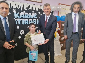 Öğrenciler karne heyecanı yaşadı