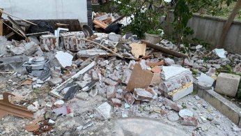 Binadaki hasar, gün ağarınca ortaya çıktı