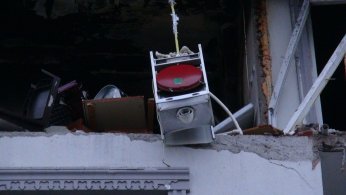 Binadaki hasar, gün ağarınca ortaya çıktı