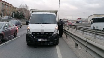 Zincirleme kazada bir araçta yangın çıktı