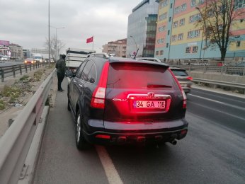 Zincirleme kazada bir araçta yangın çıktı