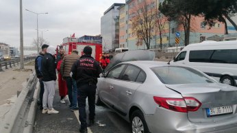 Zincirleme kazada bir araçta yangın çıktı