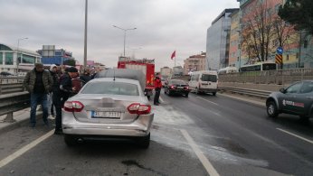 Zincirleme kazada bir araçta yangın çıktı