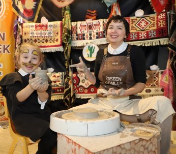    Çocuklar, atölyeler  ile tatil keyfi yaşıyor