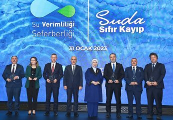 Emine Erdoğan’dan Büyükakın’a teşekkür plaketi