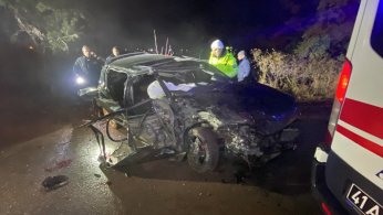 İki otomobil kafa kafaya çarpıştı: 6 yaralı