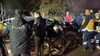 İki otomobil kafa kafaya çarpıştı: 6 yaralı