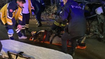 İki otomobil kafa kafaya çarpıştı: 6 yaralı