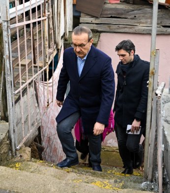 Vali Yavuz, Gölcük’te gönüllere dokundu