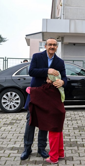 Vali Yavuz, Gölcük’te gönüllere dokundu