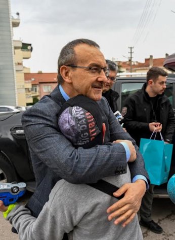 Vali Yavuz, Gölcük’te gönüllere dokundu