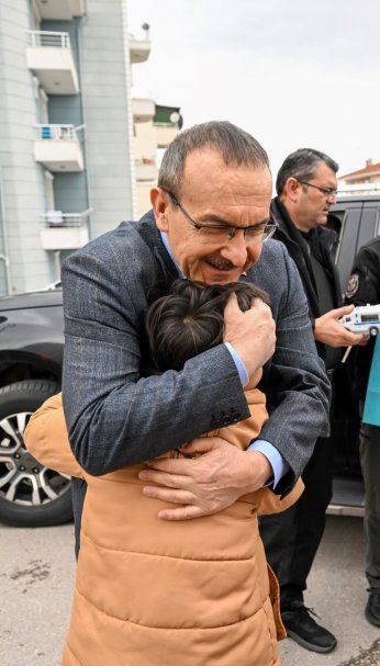 Vali Yavuz, Gölcük’te gönüllere dokundu