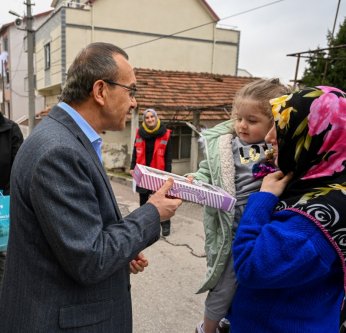 Vali Yavuz, Gölcük’te gönüllere dokundu