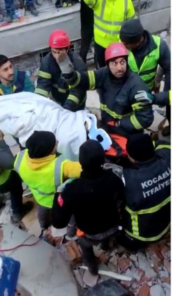 Kocaeli deprem bölgesinde umut oldu