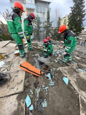 GESOTİM, 18 kişiyi enkazdan kurtardı