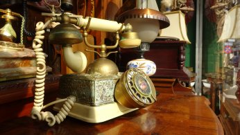 Antika sevgisi dükkan açtırdı