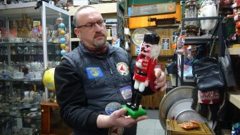 Antika sevgisi dükkan açtırdı