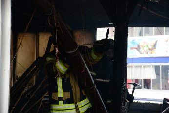 Marinada yanan tekne kullanılamaz hale geldi