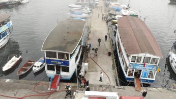 Marinada yanan tekne kullanılamaz hale geldi