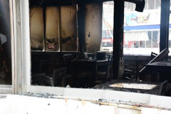 Marinada yanan tekne kullanılamaz hale geldi