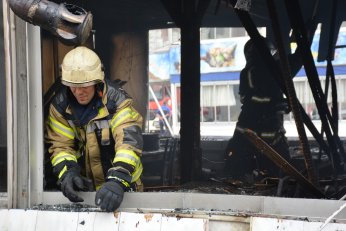 Marinada yanan tekne kullanılamaz hale geldi