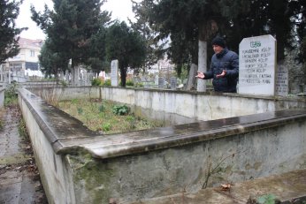 1999 depreminde  11 yakınını kaybetti