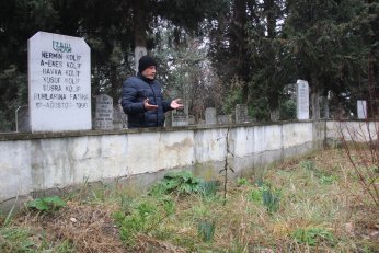 1999 depreminde  11 yakınını kaybetti