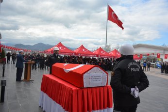 Yaşamını yitiren polis,  törenle uğurlandı