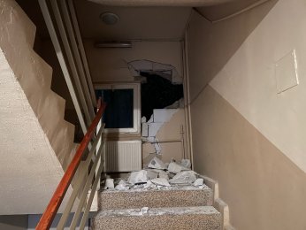 İstinat duvarı çöktü, 4 apartman tahliye edildi