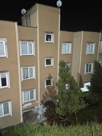 İstinat duvarı çöktü, 4 apartman tahliye edildi