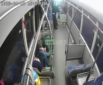 İftara yetişemeyen yolculara yiyecek dağıttı