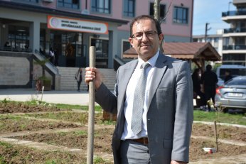 Öğrenciler kendi  sebzelerini üretiyor